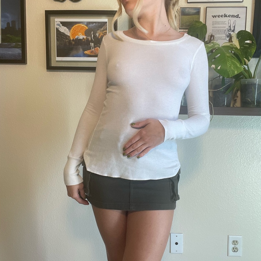 ***SOLD*** Y2K fitted White Long Sleeve Ribbed Top